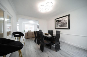 Spacious Duplex Apartment - Perfectly Situated in the Heart of the City